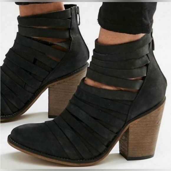 Free People Strappy Hybrid Boots in Black NWT - Picture 3 of 4